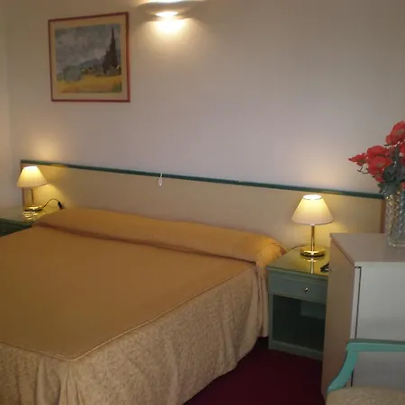 Majestic Hotel 4*